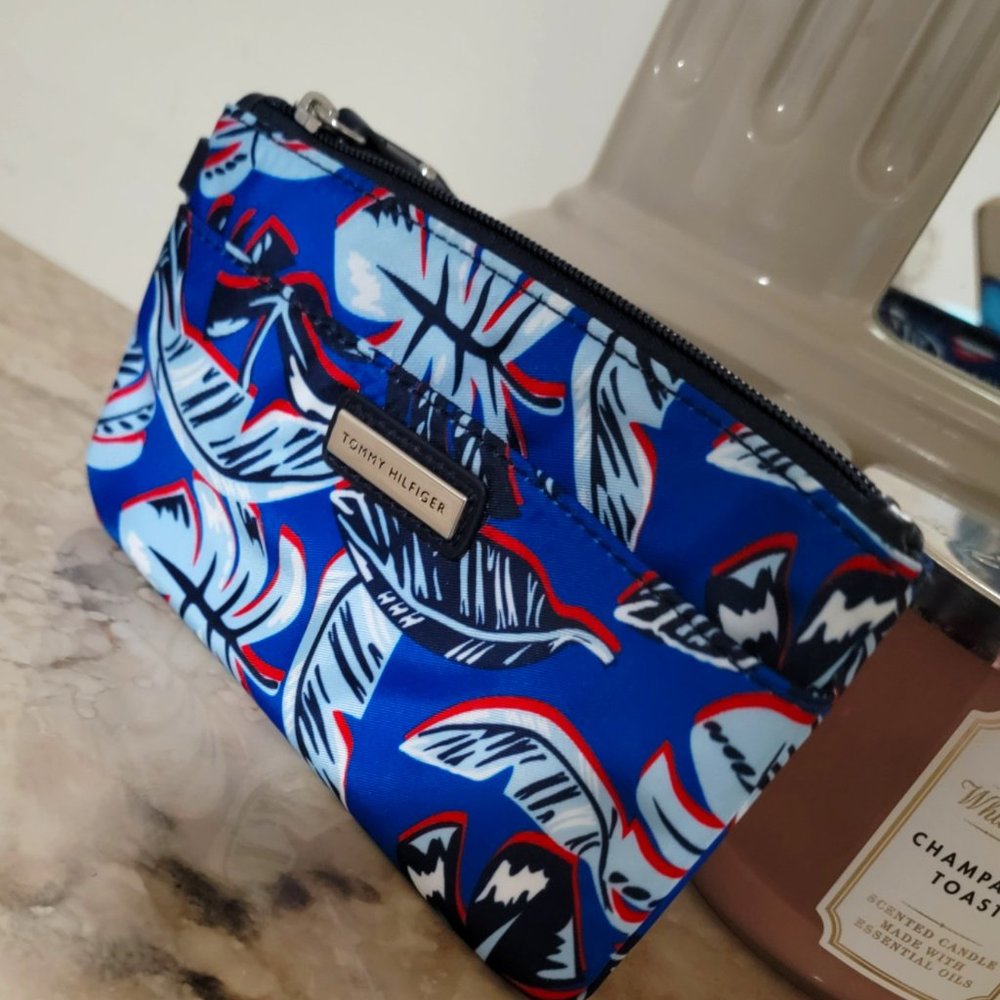 Tommy Hilfiger Women's Wristlet. NWOT
